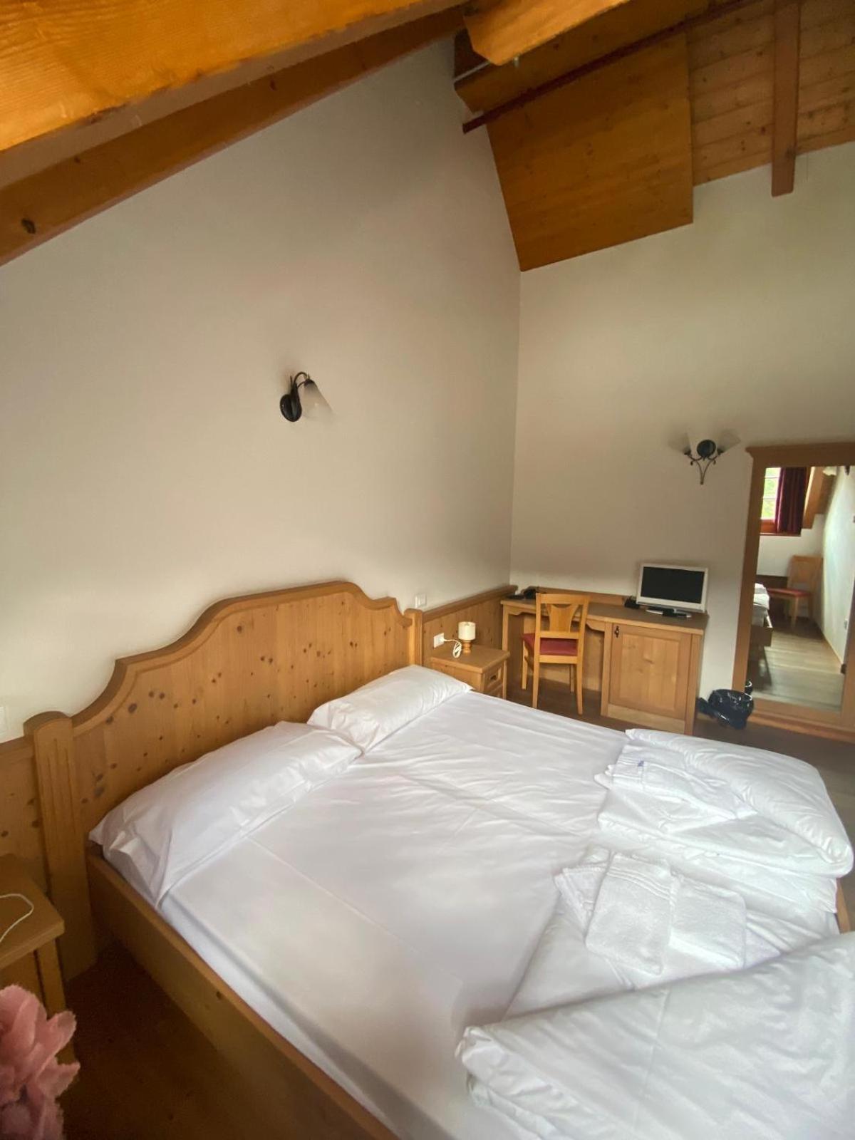 Hotel Aplis Ovaro Eksteriør billede