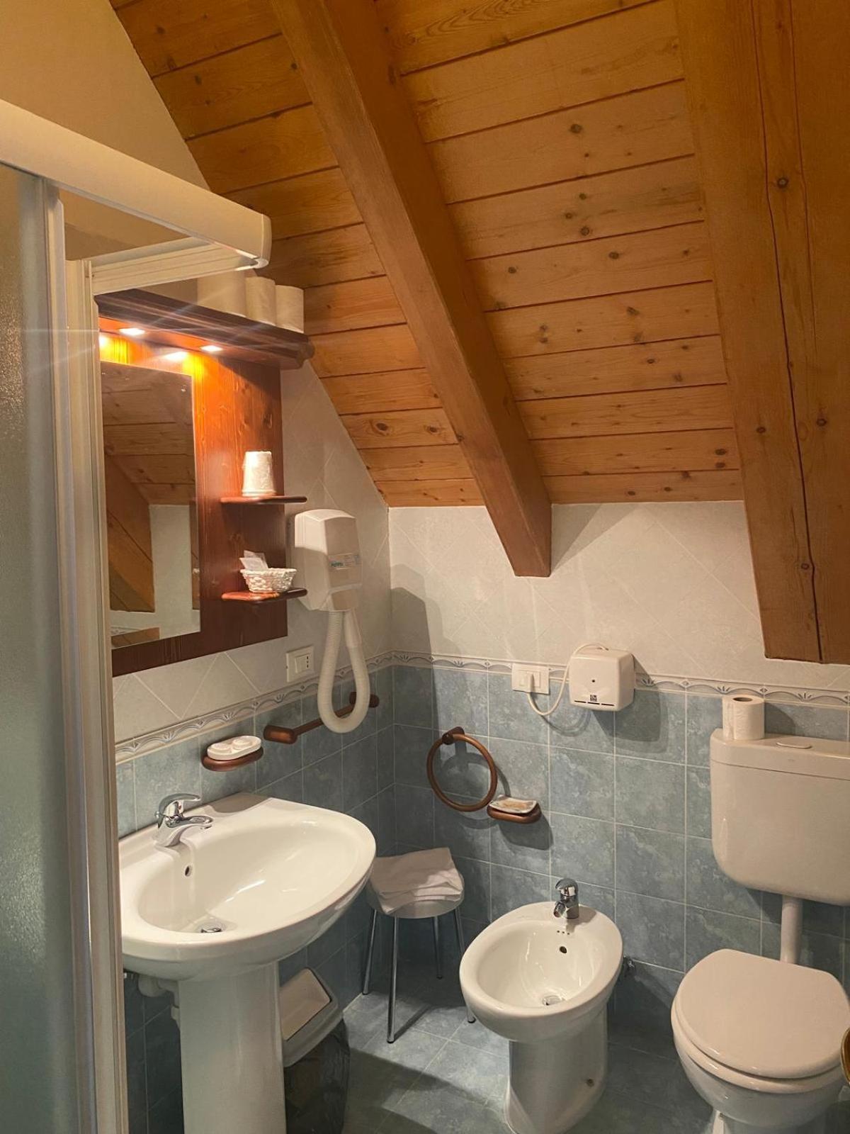 Hotel Aplis Ovaro Eksteriør billede