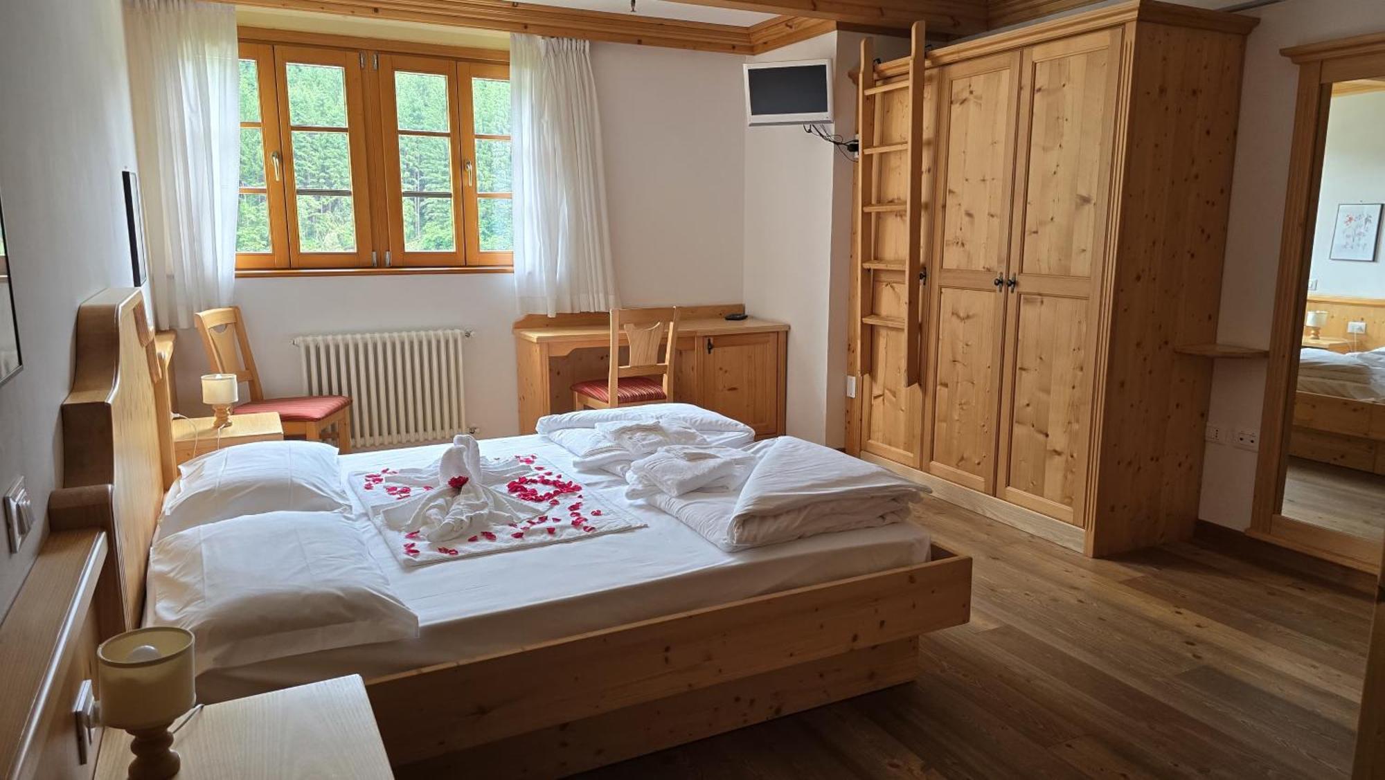 Hotel Aplis Ovaro Eksteriør billede